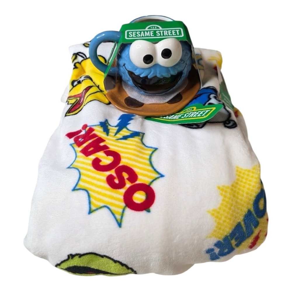 Sesame Street COOKIE MONSTER MUG & COOKIE PLATE & Sesame Street BLANKET THROW ♥️